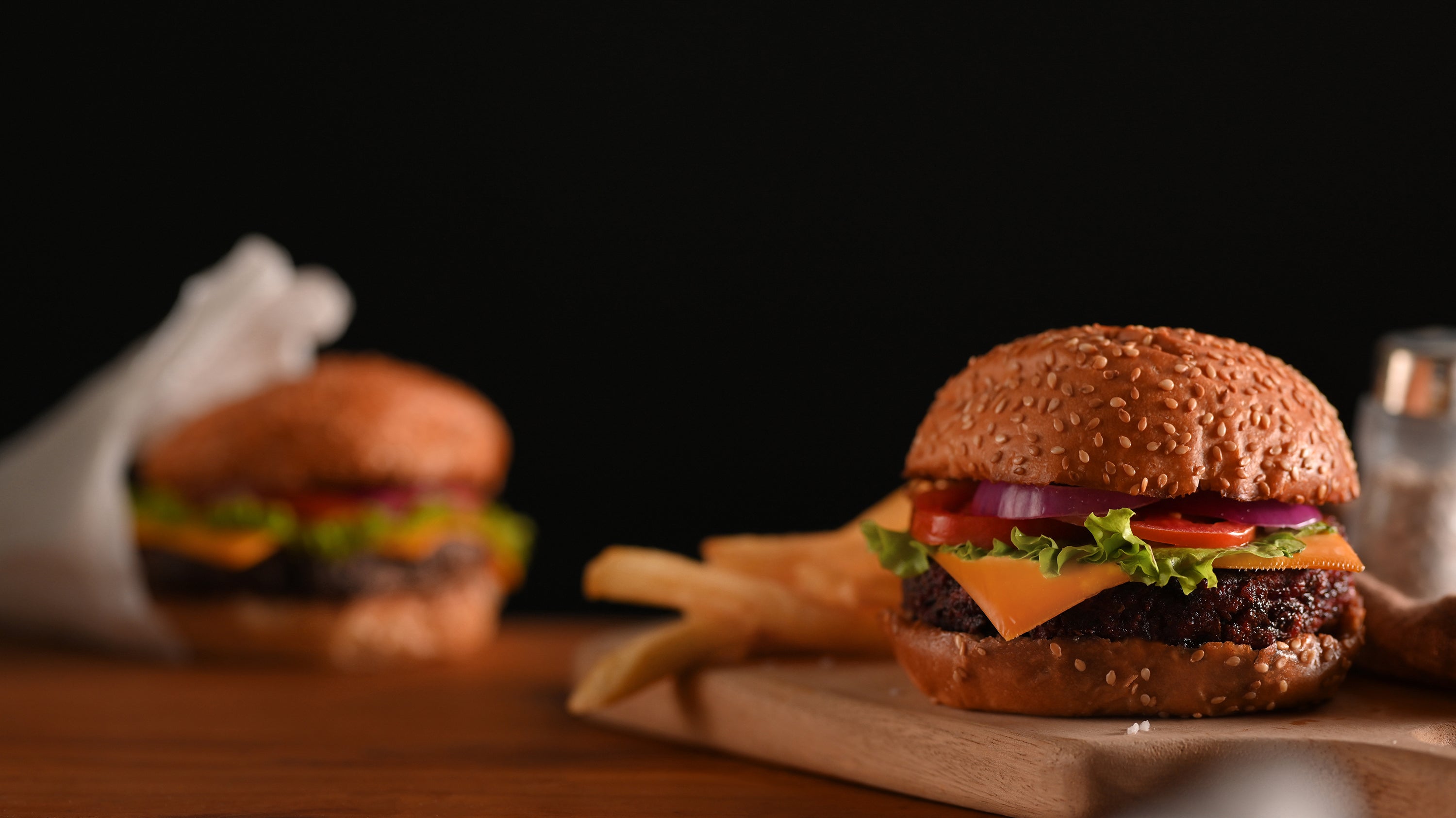 close-up-burger-table-against-black-background.jpg__PID:fe7a4af4-9b91-4a57-a23f-90c0a2ddff17